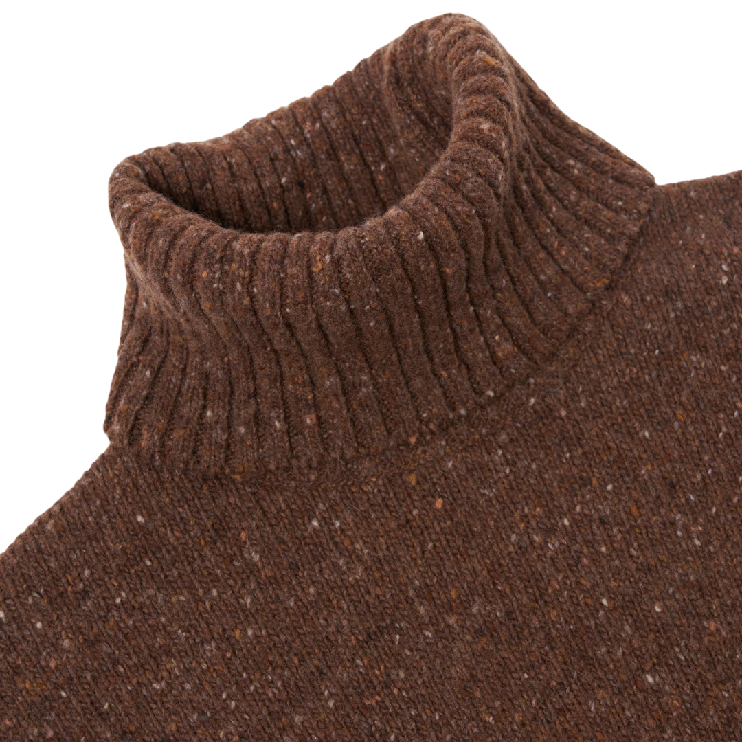 Universal Works Rollneck in Brown