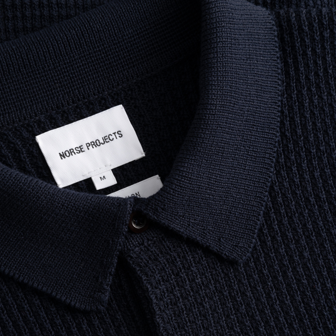 Polo en maille crêpe Anholt Norse Projects bleu marine foncé