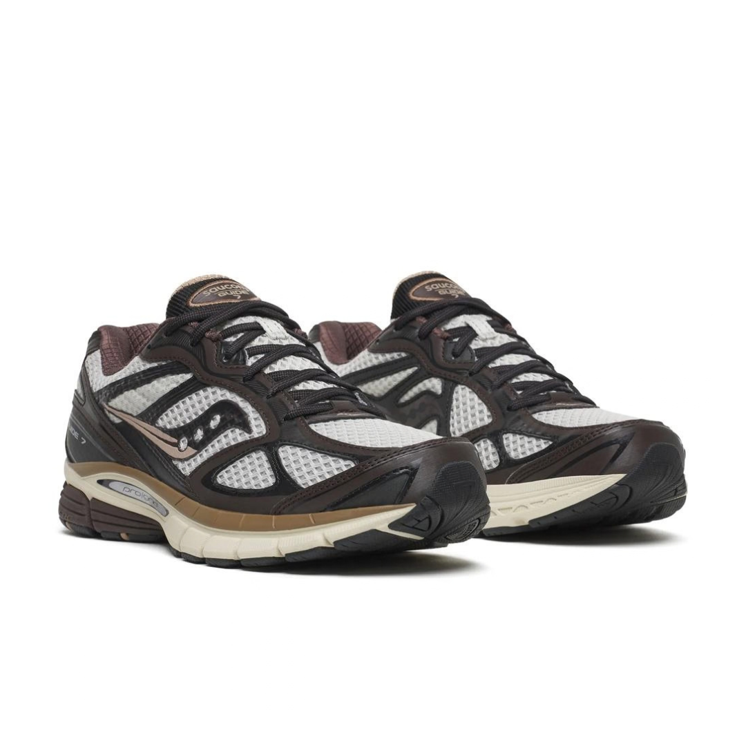 Saucony Progrid Guide 7 Sneakers in Quartz/Torte