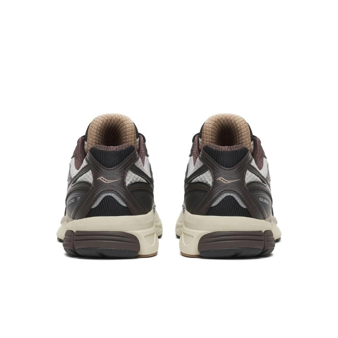 Saucony Progrid Guide 7 Sneakers in Quartz/Torte