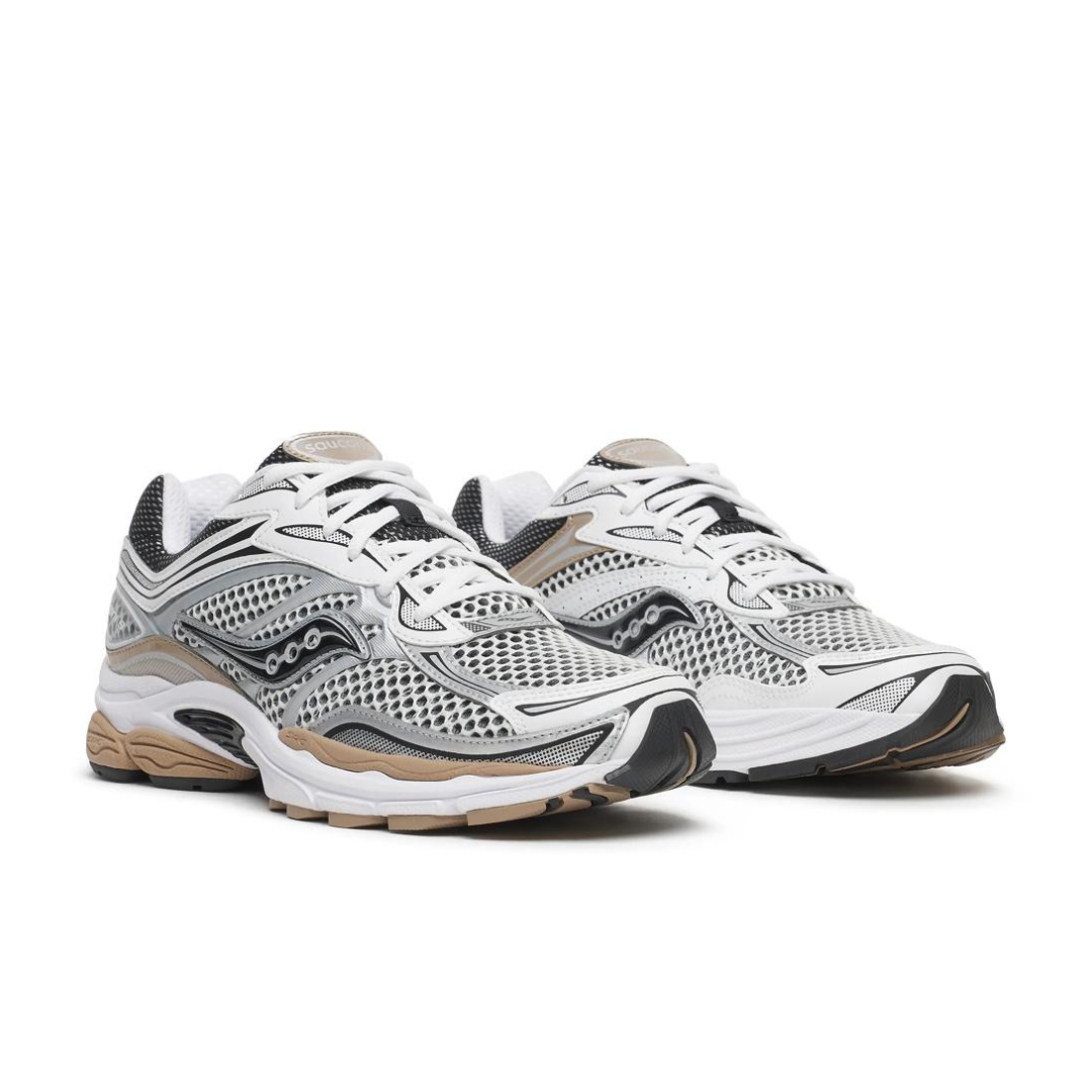 Saucony Progrid Omni 9 Sneakers in White/Saddle